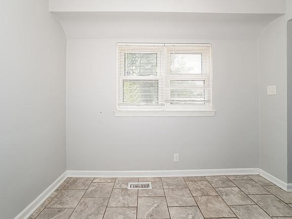 4th image of 790 E 258th St