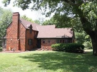 607 E Red Rd, Independence, MO 64055