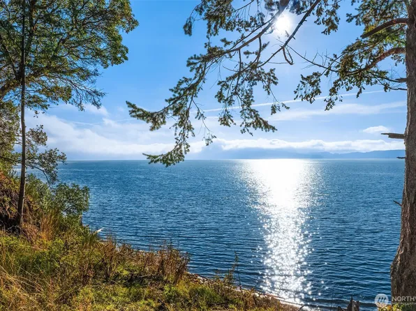 629 3rd Avenue, Fox Island, WA 98333