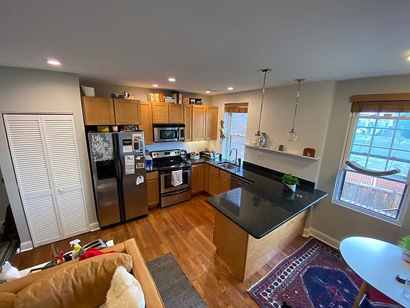 4th image of 400 Evarts St NE
