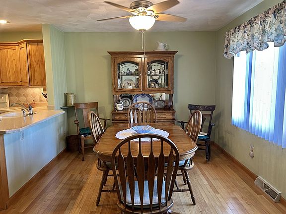 4th image of 209 Vivian Ln