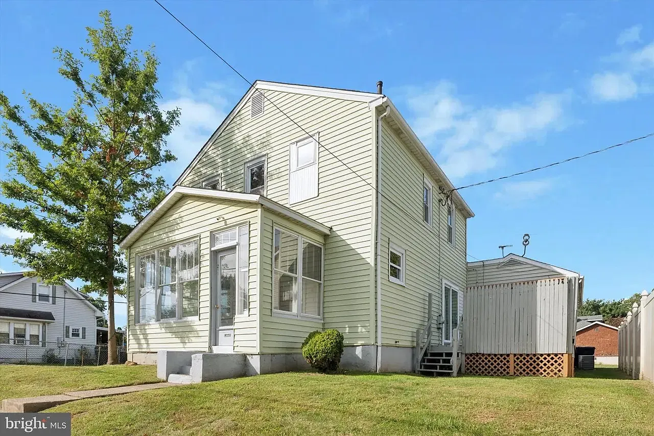3 bed, 1.5 bath, 5663 sqft, $2,095 — Photo 1