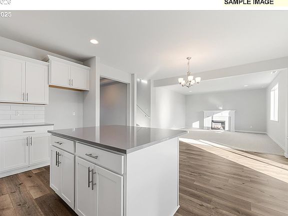 3rd image of 655 E Cleveland St