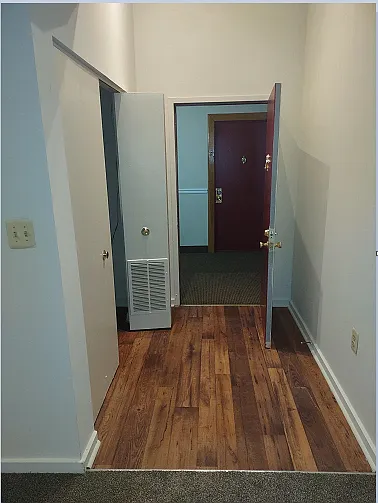 Marlboro Classic Apt & Redwood Square — Photo 41
