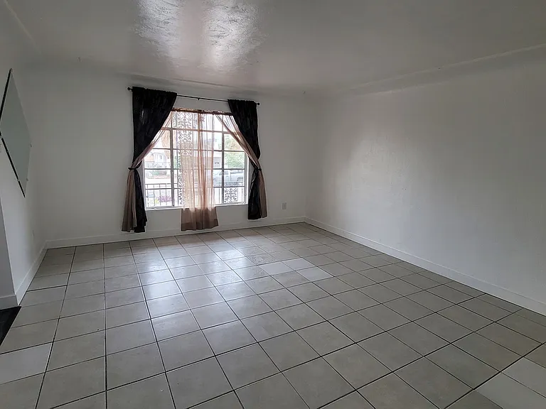 2513 Louisville Ave — Photo 7