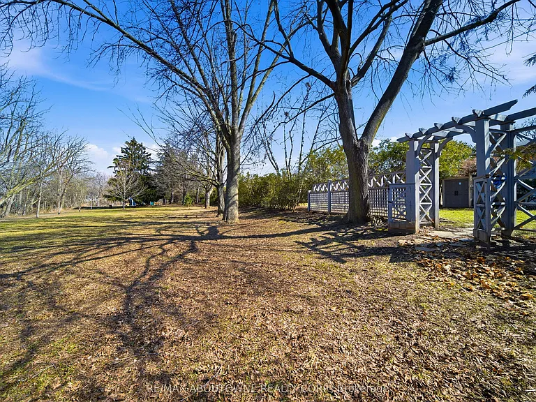 481 Anthony Dr — Photo 34