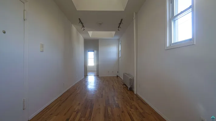 Rented by EXR | media 28