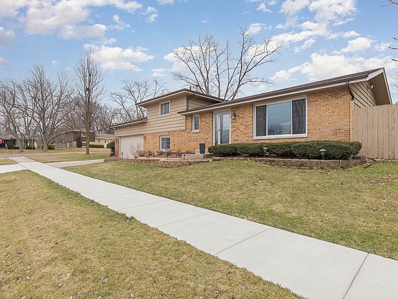 2nd image of 744 Laurel Dr