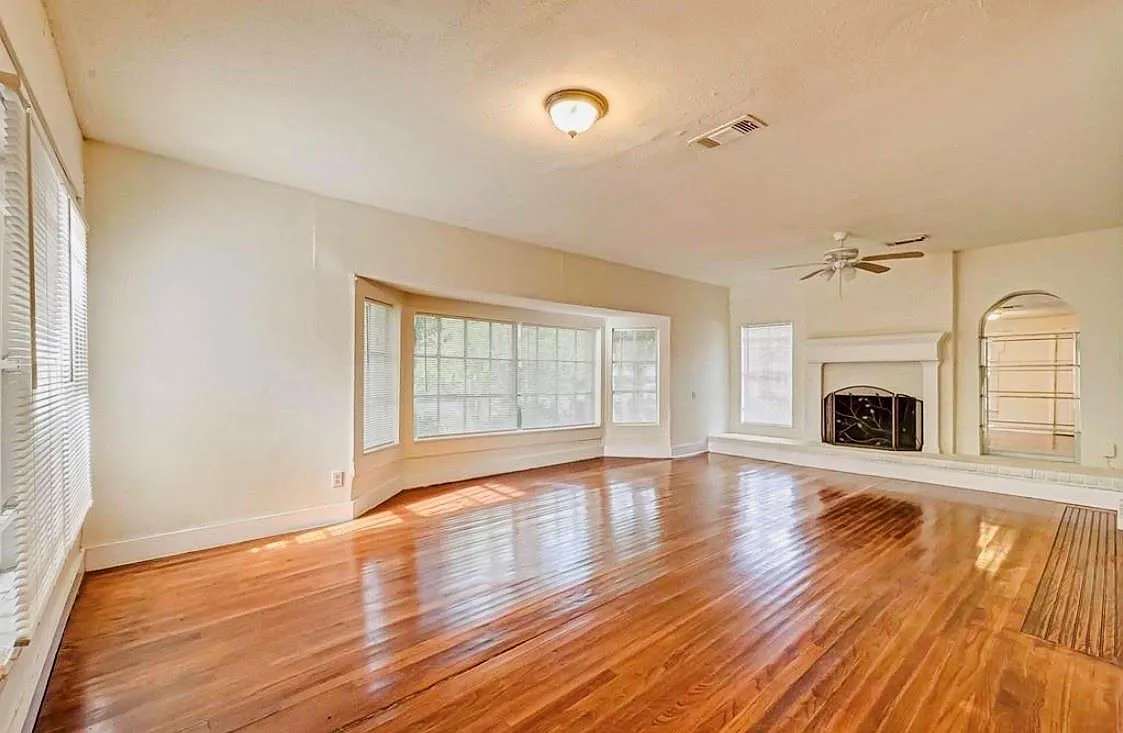 6109 Saxon Dr — Photo 4