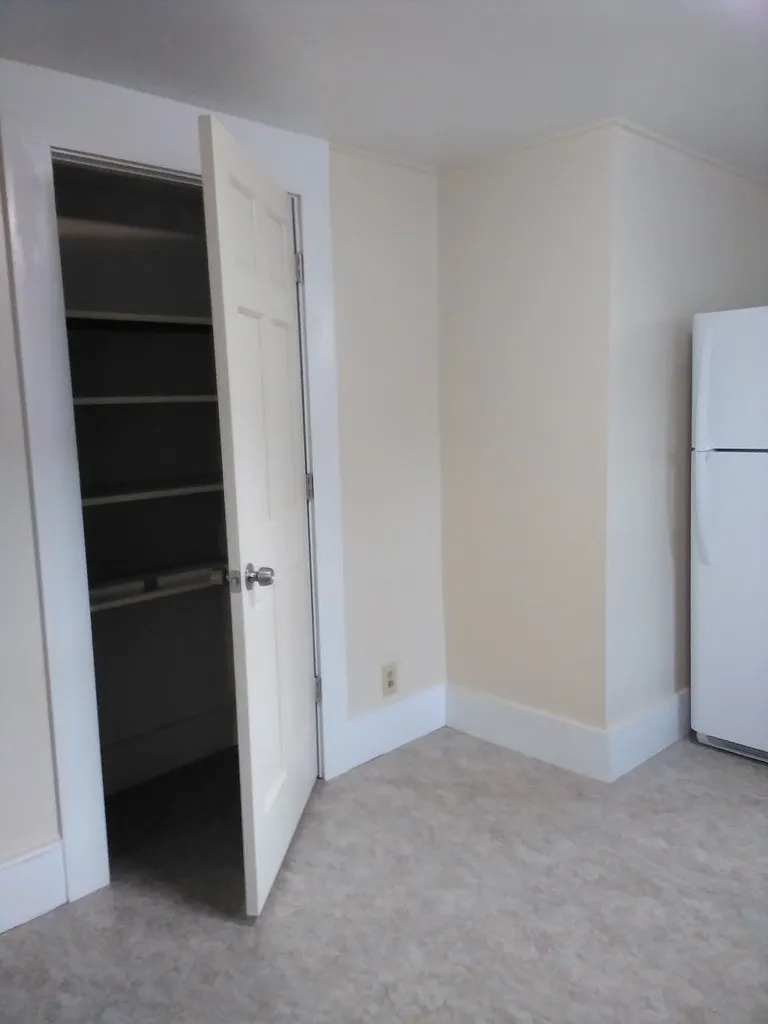 2nd floor 2-Bed Apartment with In-Unit Laundry near downtown Keene — Photo 3