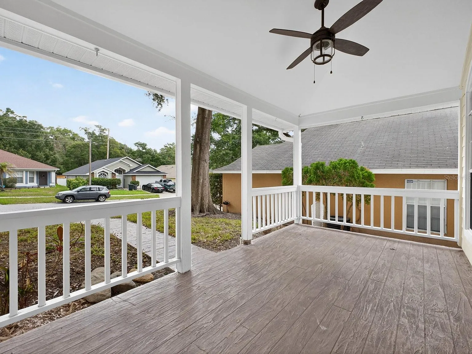 3 bed, 2.0 bath, 1363 sqft, $2,200 — Photo 2