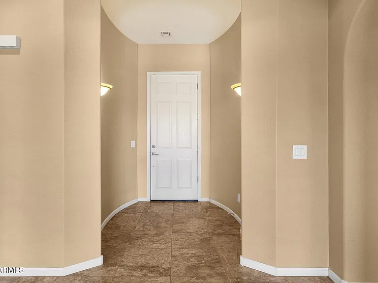 2403 E Robb Ln — Photo 4