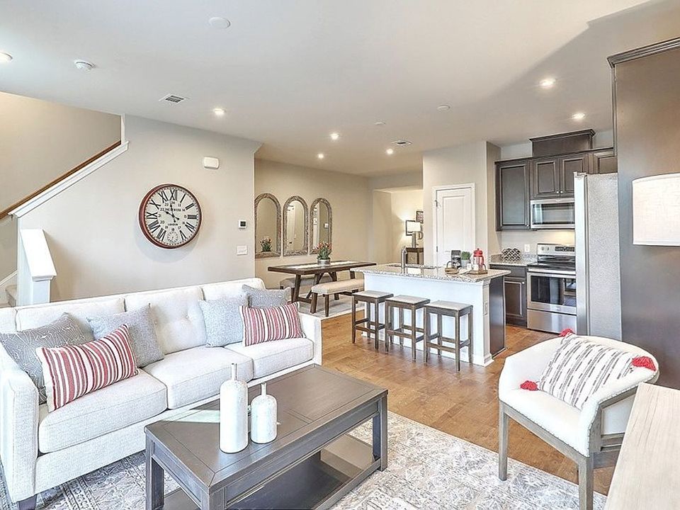 1st image of 102 Benelli Dr