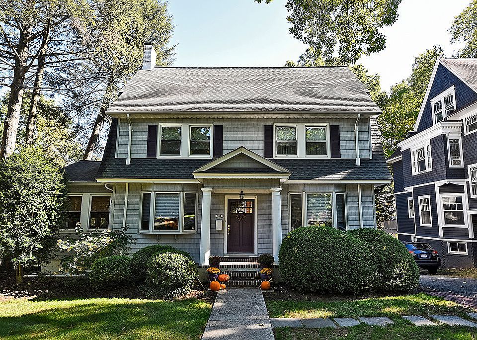 1st image of 384 Hillside Pl