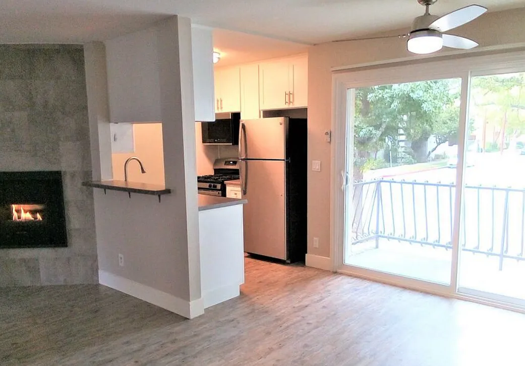 Building Photo - 212 Sprucewood St #1