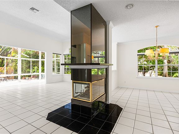 5th image of 8861 Lakeside Cir
