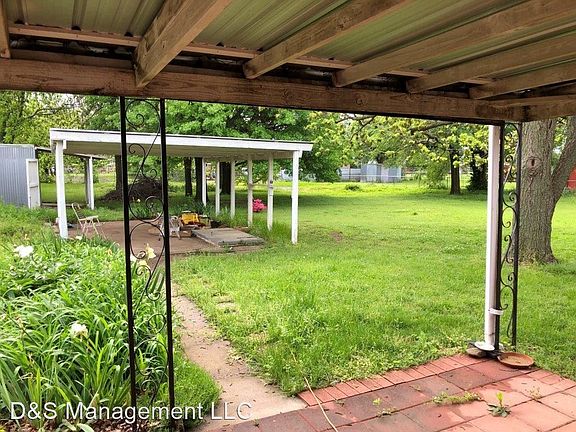 3rd image of 2920 Woodlawn Dr