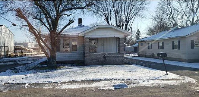 811 Laclede St photo 1
