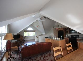 88 Valley Rd, Middletown, RI 02842