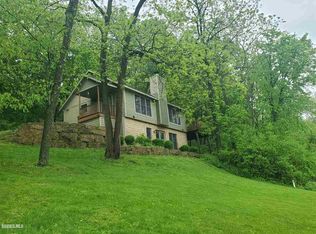 5 Sundance Trl, Galena, IL 61036