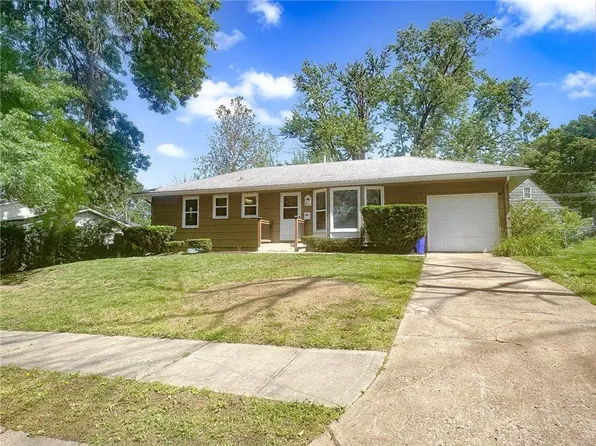 6104 E 136th St, Grandview, MO 64030