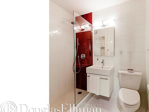 5th image of 14 Horatio St APT 8J