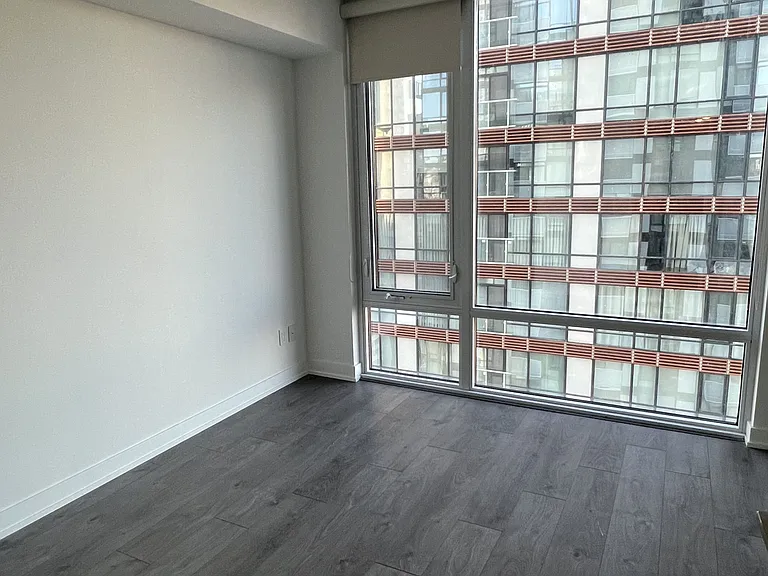 501 Yonge St #2005 — Photo 3