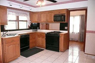 3rd image of 6811 S 31st St