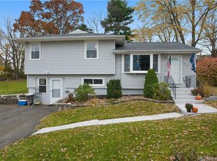 22 Applewood Dr, Meriden, CT 06450