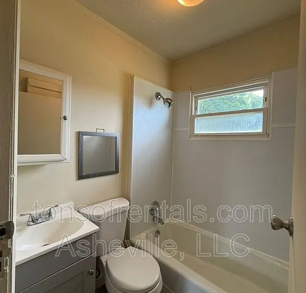 2604 Hendersonville Rd — Photo 7