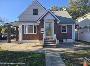 145 Oakdale St, Staten Island, NY 10308