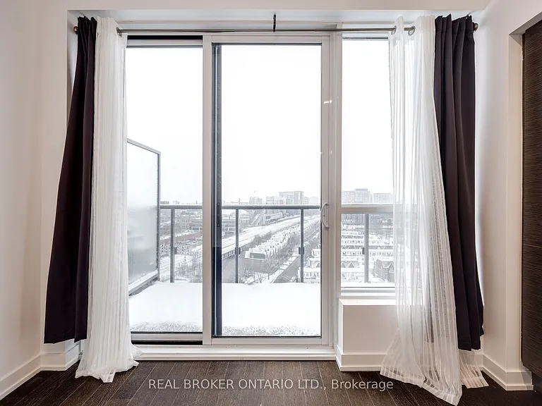 1030 King St W #Penthouse 25 — Photo 9