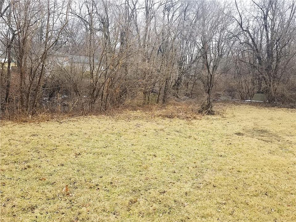 2nd image of 6 SW Street Lee Smt S