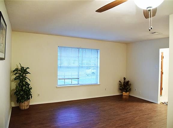 5th image of 1125 Dumont Dr