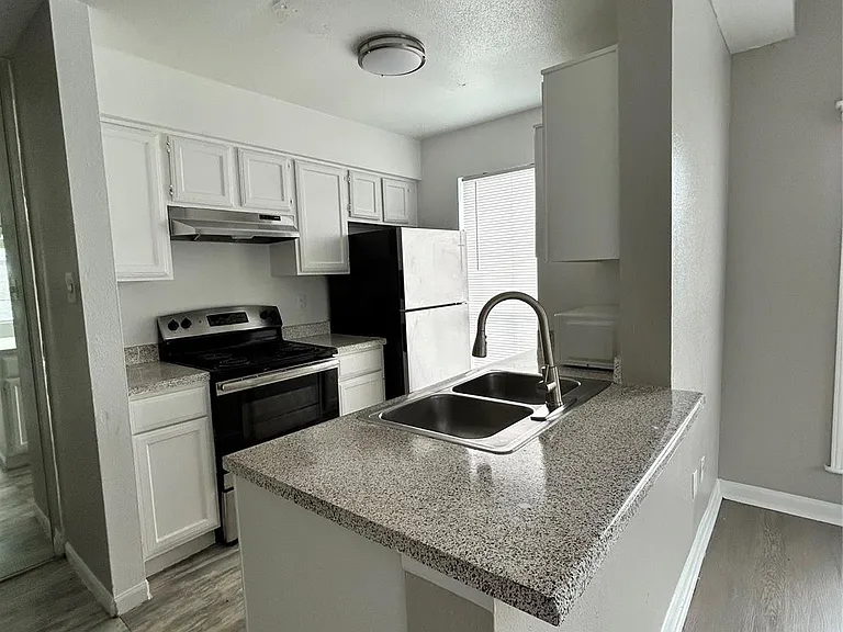 3900 Woodchase Dr #120 — Photo 3