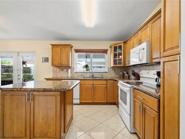 13844 SW 14th St, Miami, FL 33184