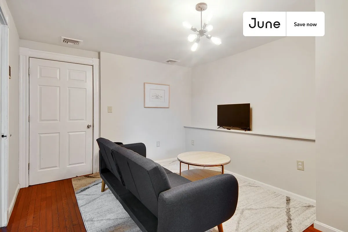 7 bedroom in Allston on a flexible lease #834 — Photo 1