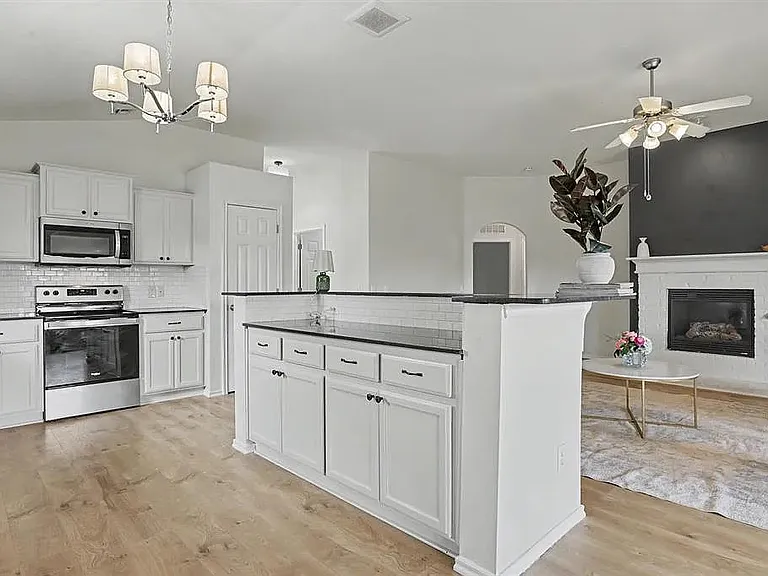 2520 NW 182nd St — Photo 3