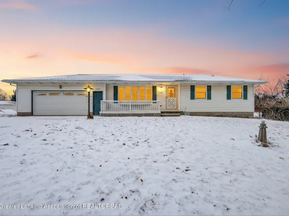 2934 Carlisle Hwy, Charlotte, MI 48813