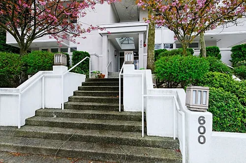 600 Bellevue Way SE #J201 Photo 1 600 Bellevue Way SE #J201 Photo 1