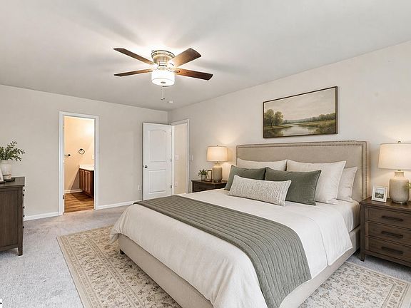 4th image of 129 Colonial Walk