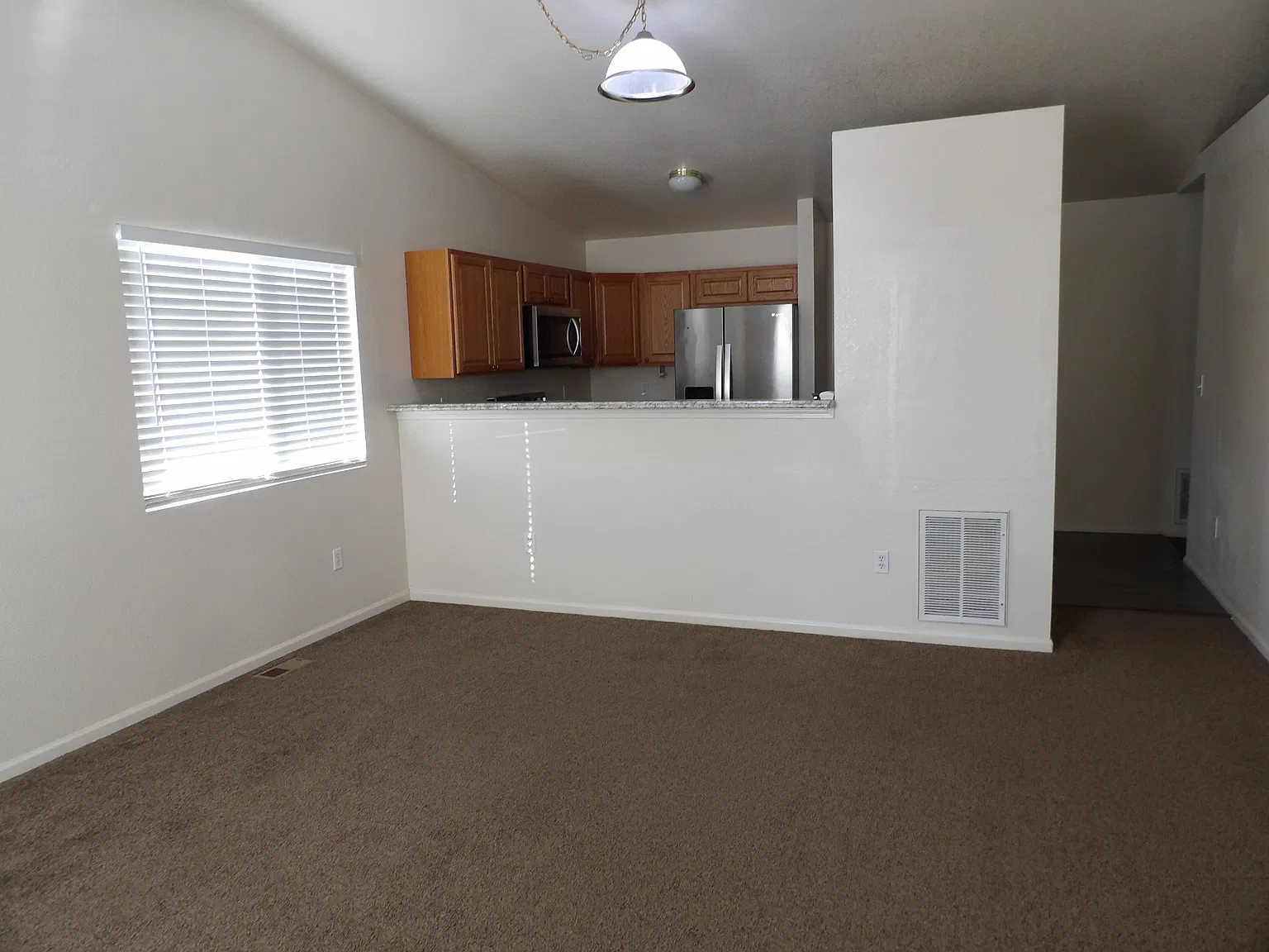 3 bed, 1080 sqft, $1,900 — Photo 3