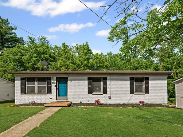 361 Hand Dr, Godfrey, IL 62035