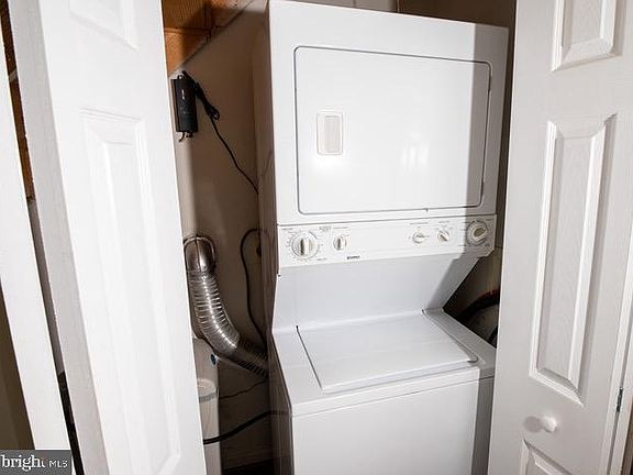 5th image of 1207 Holly Ave