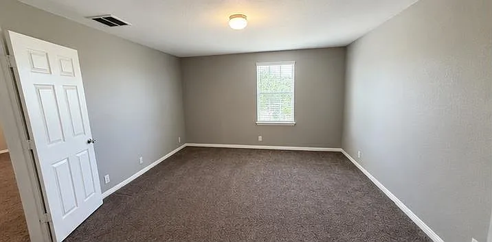 220 Adriana Ln — Photo 5