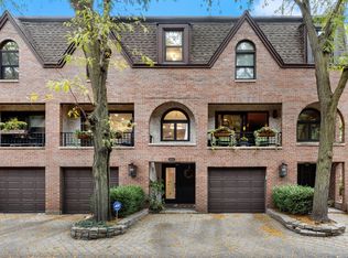 1648 N Burling St APT B, Chicago, IL 60614