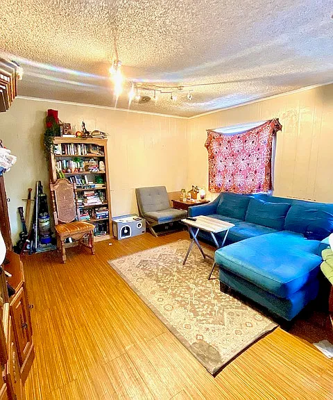1804 Mohican St — Photo 9