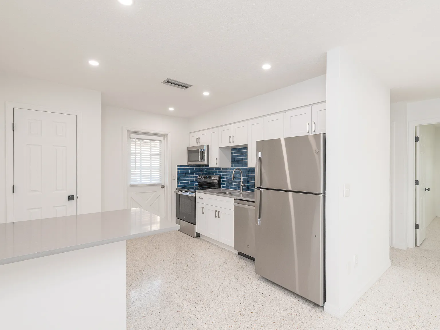 2 bed, 750 sqft, $1,700 — Photo 4