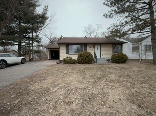 687 Roselawn Ave E, Maplewood, MN 55117