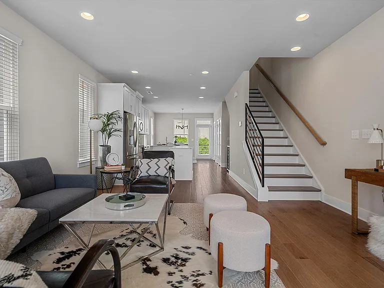 4201 Bryant Terraces Dr — Photo 4